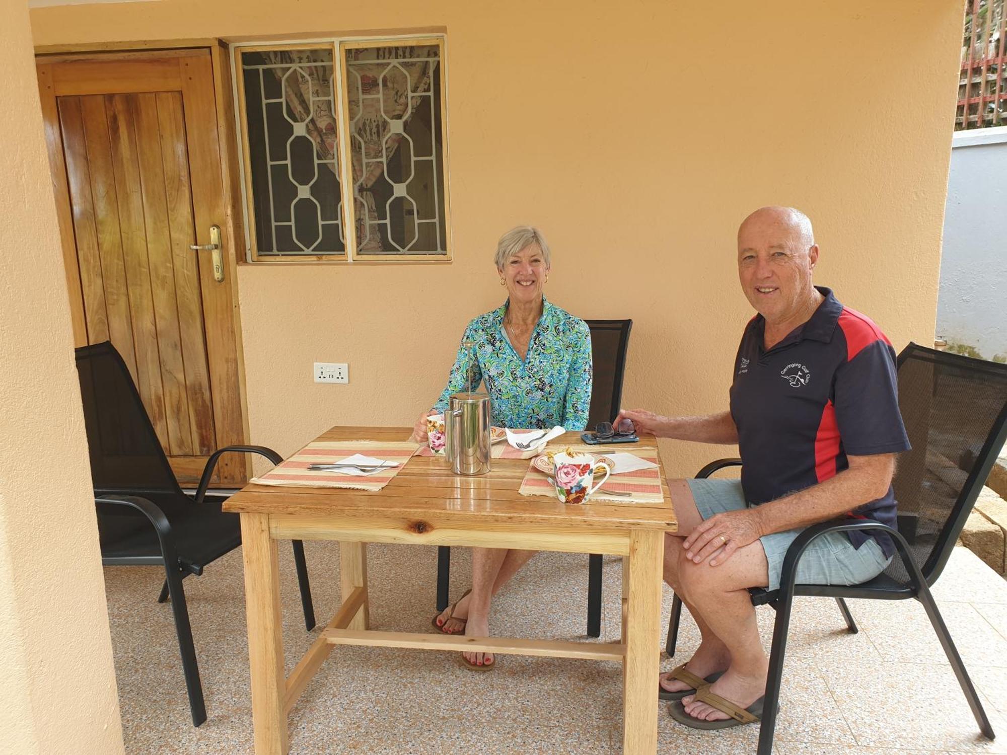 Alison & Dave'S Guesthouse Entebbe Exterior photo